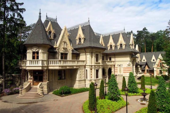 15 Outrageous Billionaire Russian Mega Mansions of 2021 Russian Mega Mansions of 2021