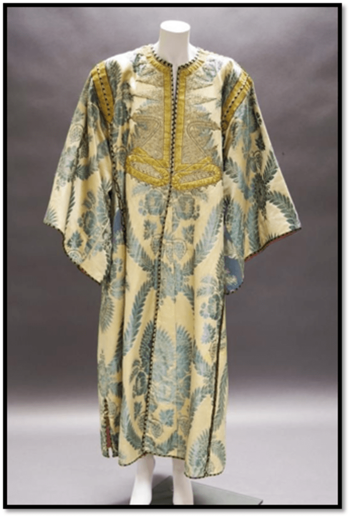 What is the difference between a kaftan and a muumuu? Styled