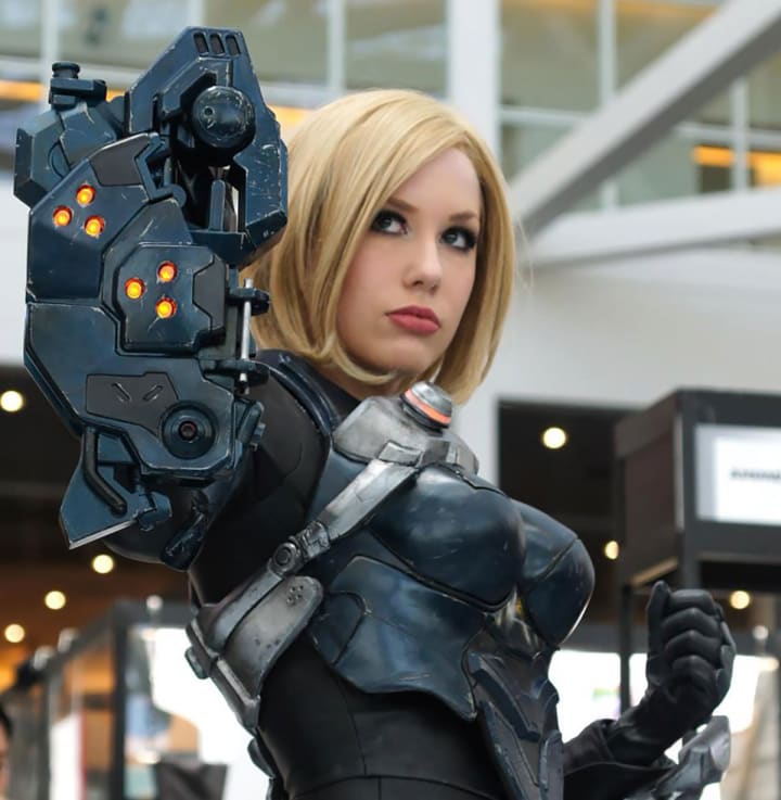 Professional Cosplayer Crystal Graziano Geeks