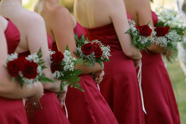 difference between maid of honour and chief bridesmaid