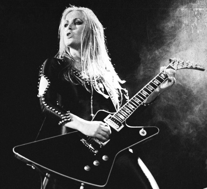 Top 10 Female Guitarists of All Time