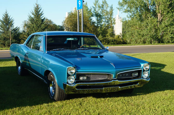 10 Best Classic Cars of the 60s