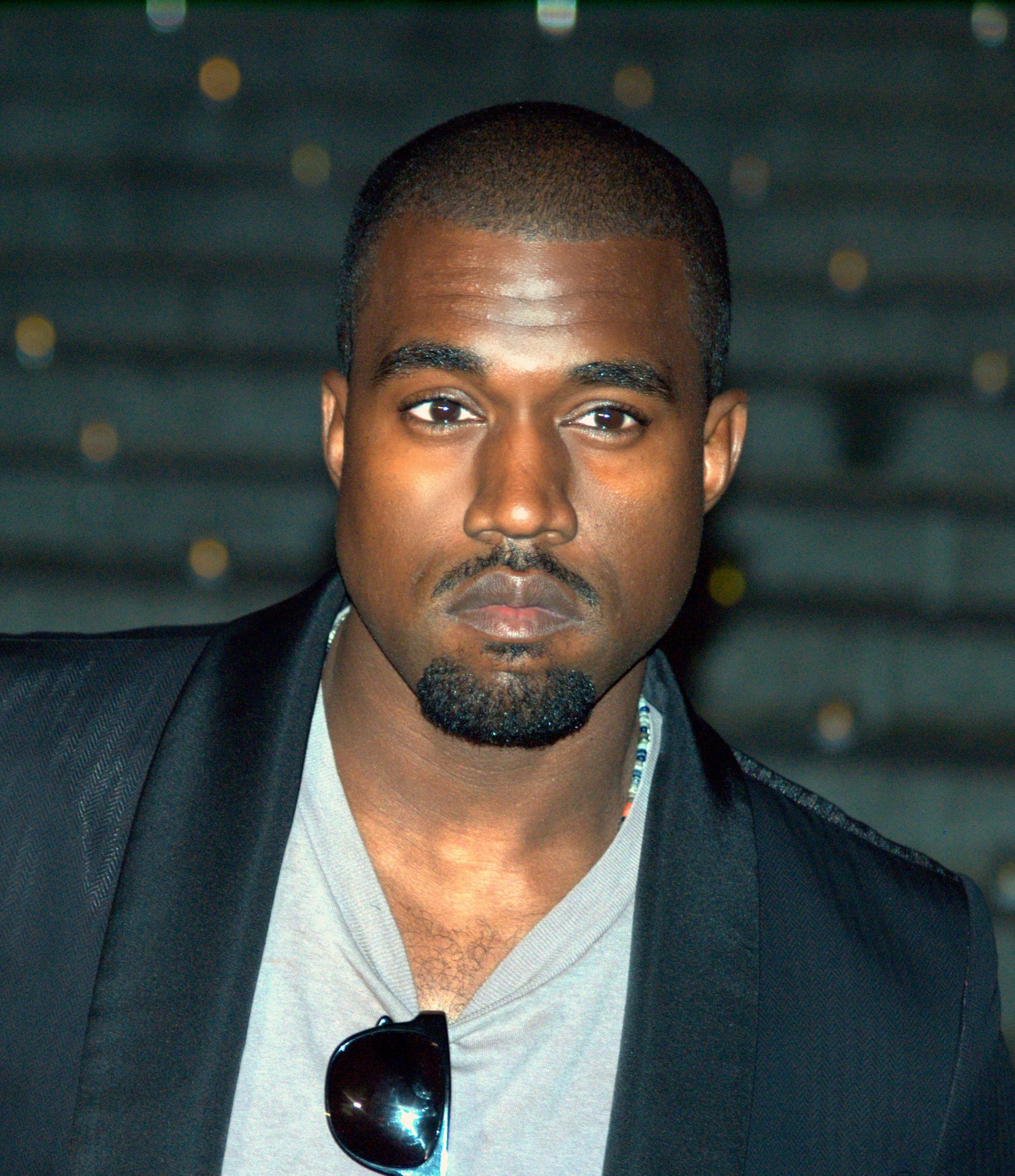 Kanye apologizes to Drake for Jedi level feud