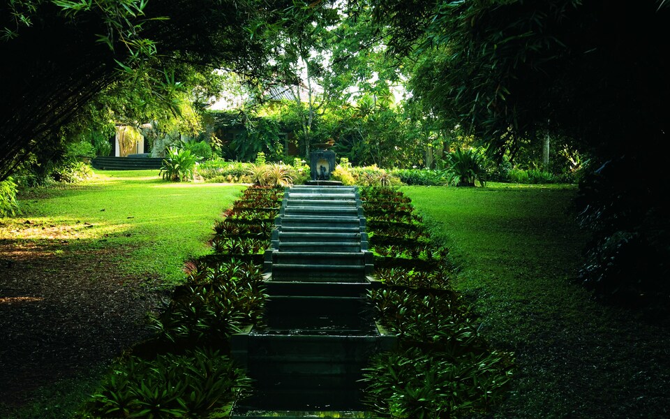 洋書 BAWA:the Sri Lanka gardens Bawa: The Sri Lanka Gardens by David Robson | Goodreads