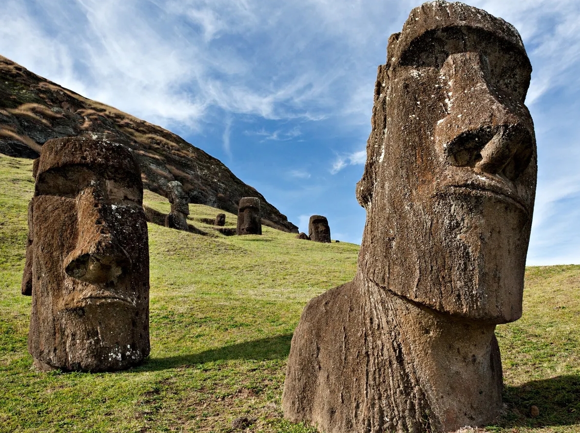 Here's Why Everyone Is Using The Stone Man (Moai) Emoji in 2023