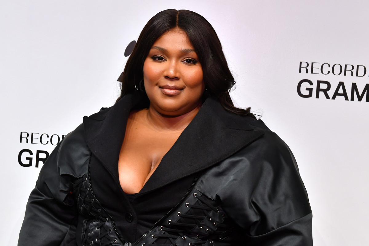 Lizzo Says She's Fed Up and Close to Giving Up on Music Because of  Body-Shamers