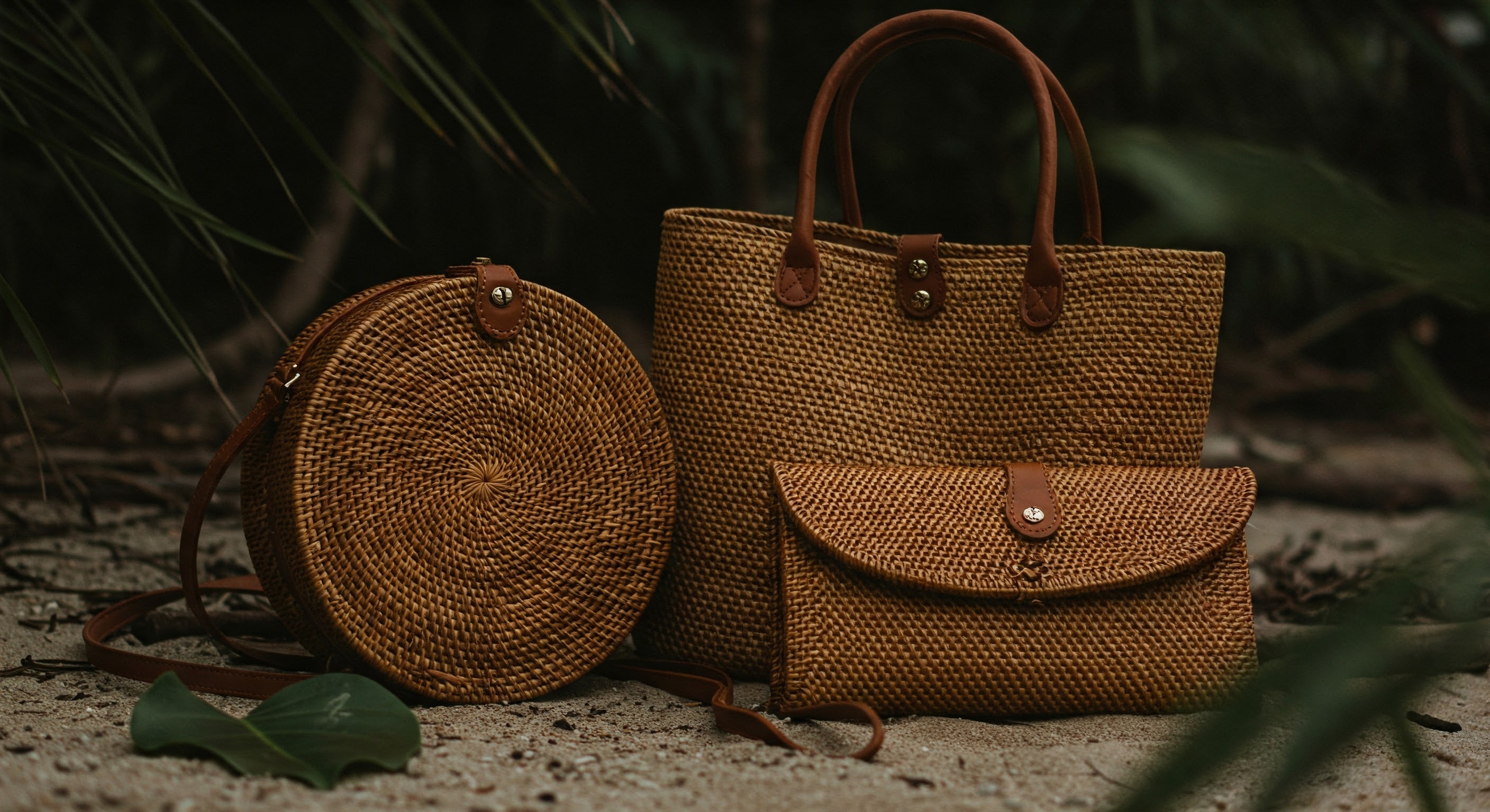 What are handmade handbags for women