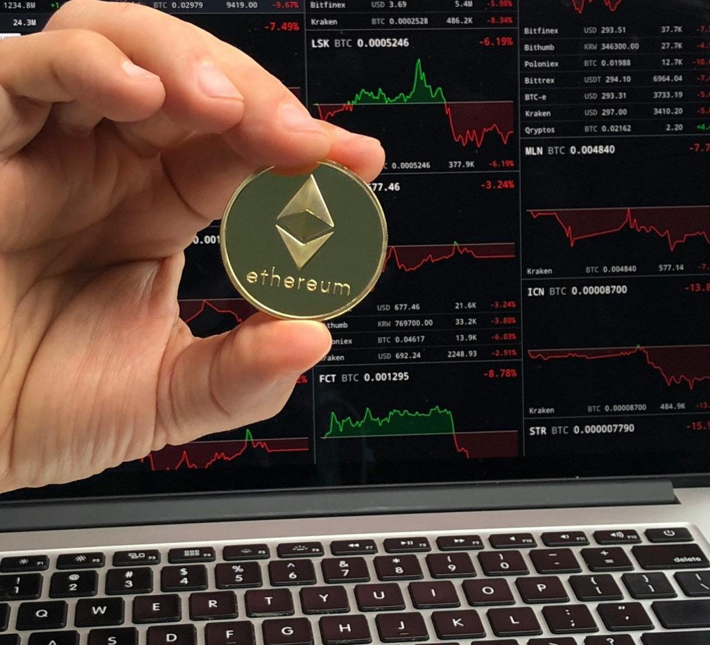Navigating the Crypto Space with Financial Advisors: A Guide for Investors  | Trader