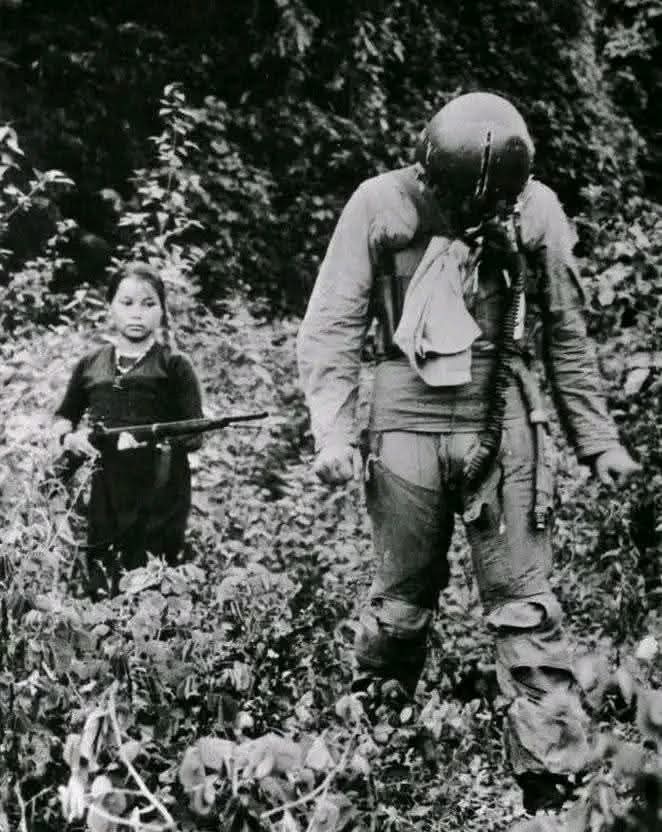The Vietnam War – A Story Behind a Picture: The Gun of Innocence