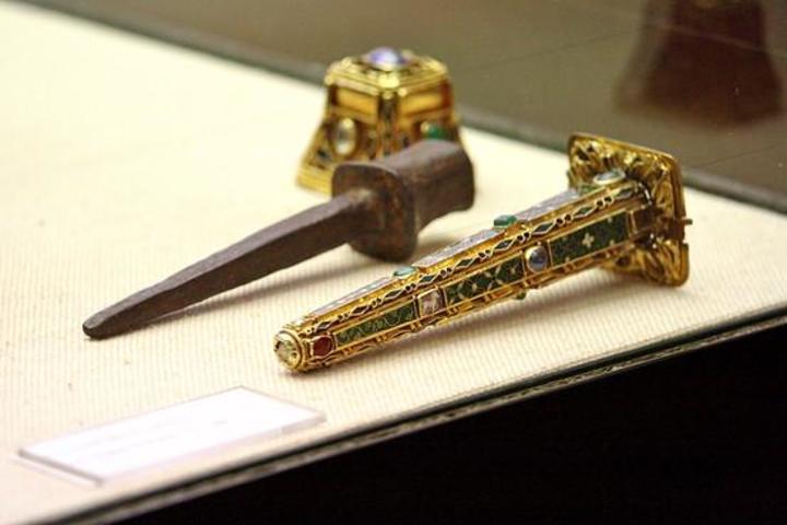 10 Expensive Relics Associated with Jesus Christ 10 Expensive Relics Associated with Jesus Christ