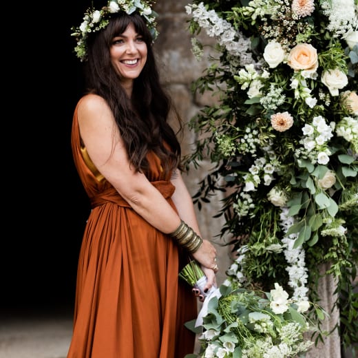 Hamptonne bride with flowers