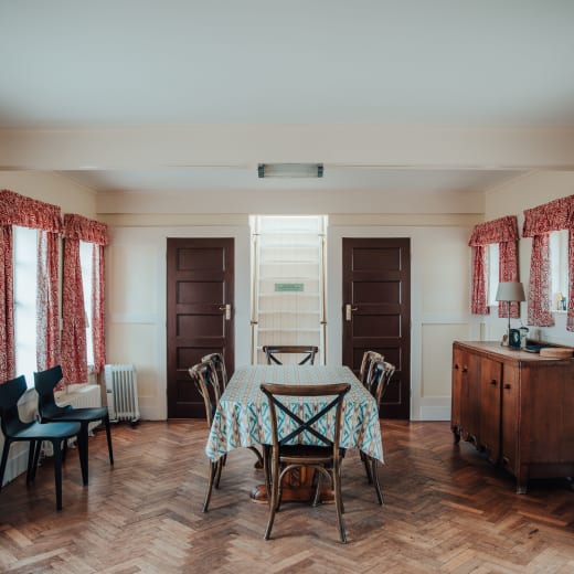 Barge a Ground Dinning Room