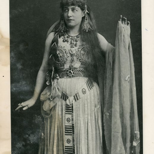 Black and white photo of a young women dressed as Cleopatra