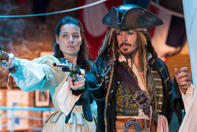 Male and female pirate