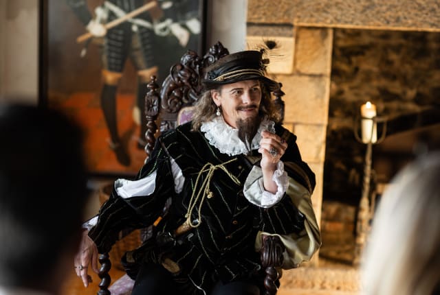 Person in Elizabethan costume