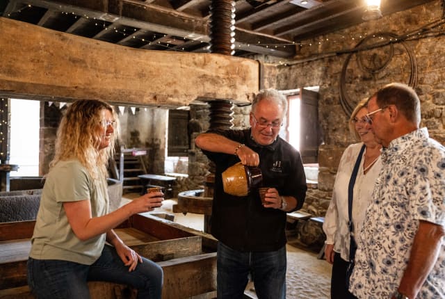 four people tasting cider