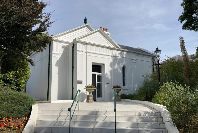 A while building with steps