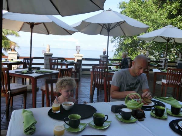 Breakfast in the sunshine