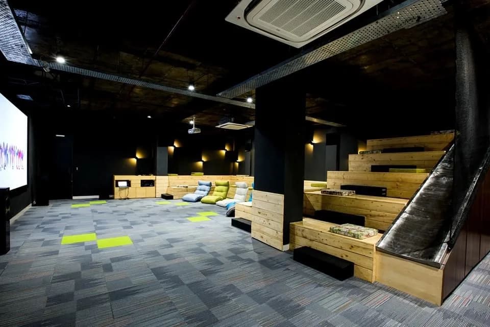 Tiered town hall seating for all-hands meetings in a Gurgaon back office