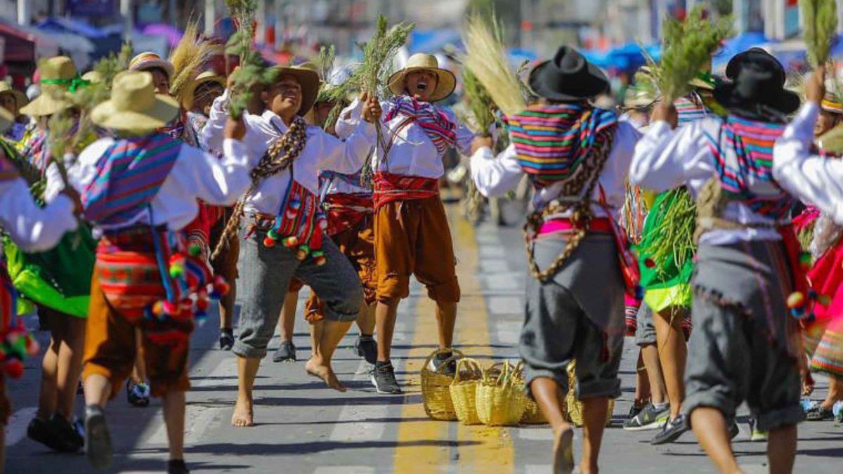p&aacute;g. 10 pasacalle regional por 485 aniversario de Arequipa 1.jpg