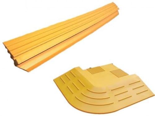 敷鉄板スロープ コーナー用255×255mm・イエロー {1セット(4個)}