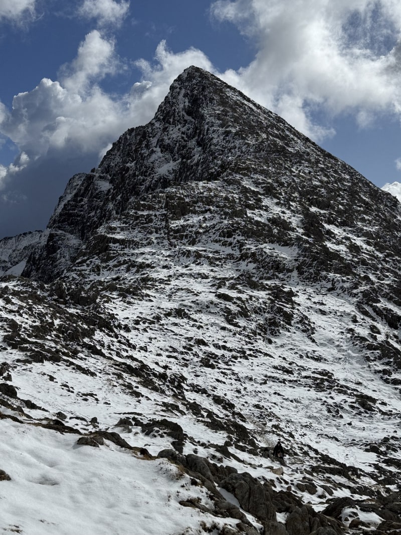A snow covered Y Lliwedd viewed from Bwlch Y Saethau