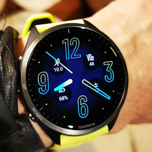 Garmin Forerunner 965 Amp Yellow / Black DLC Titanium — 8
