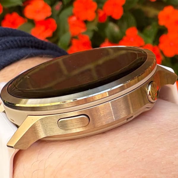 Garmin Venu 4 — 41 мм Lunar Gold / Bone — 9