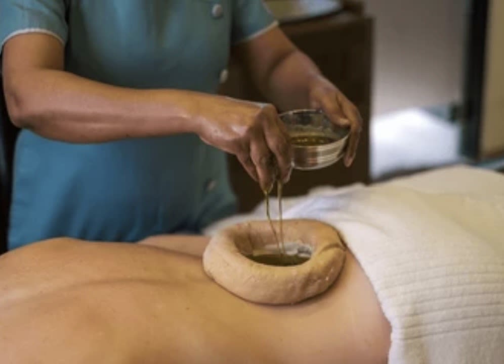 Abhyanga with Kati Vasti – Full Body Massage with Lower Back Therapy