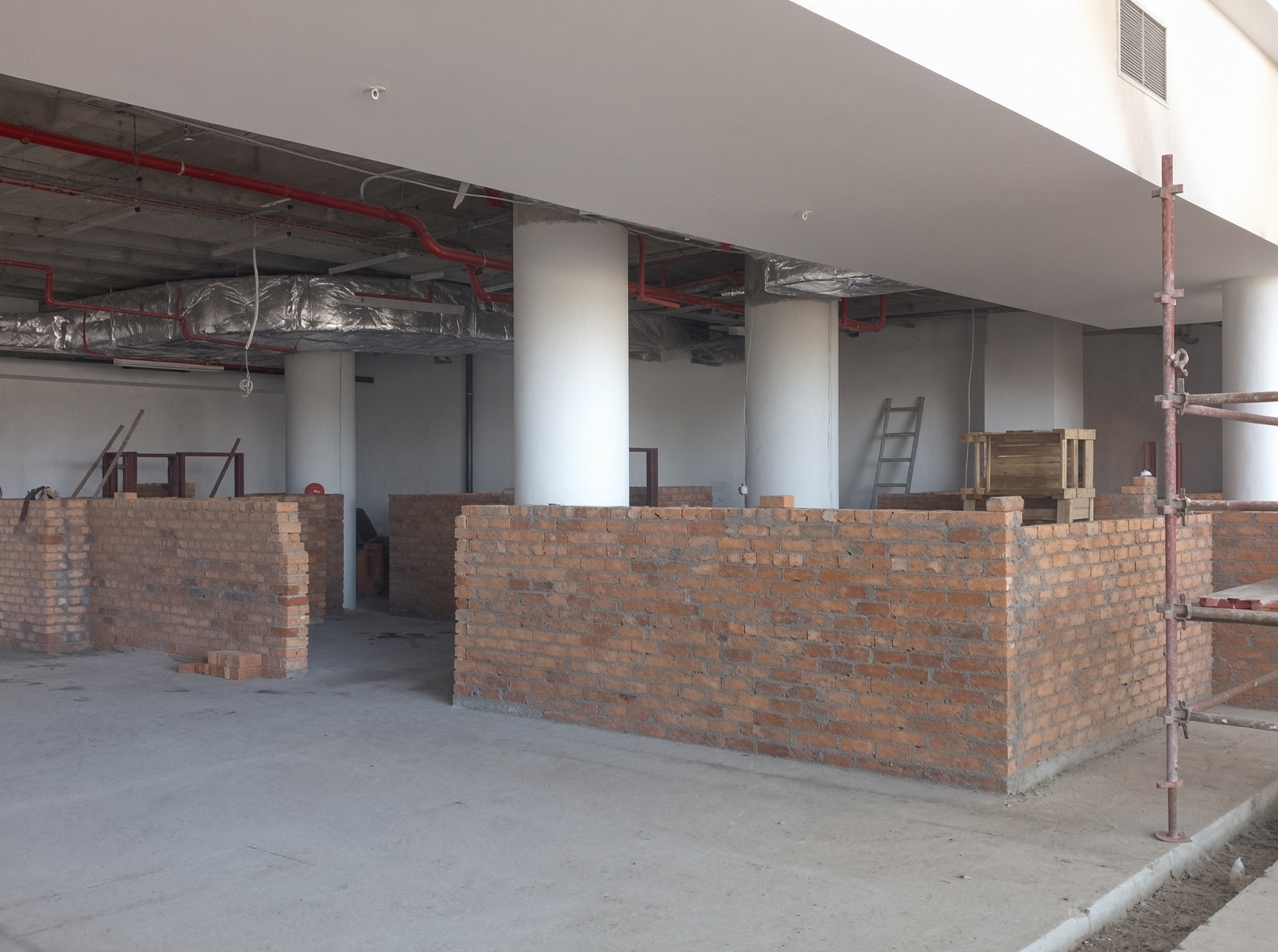 Woolworths store fit-out, Cape Town International Airport, airside structural framing