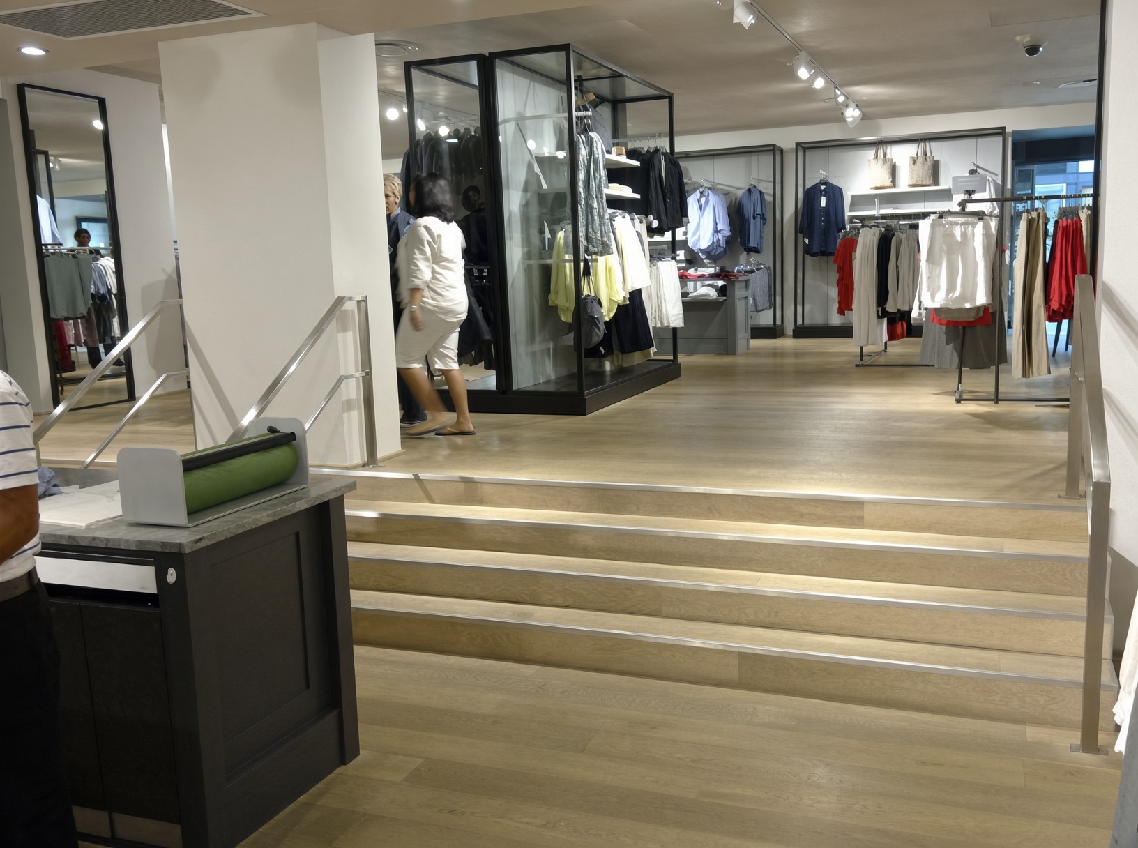 Thumbnail 2 for Woolworths - Trenery, V&A Waterfront