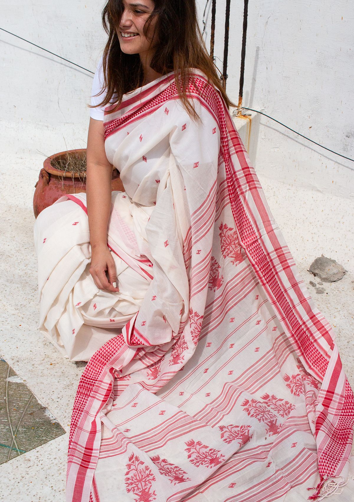 Pujo special: White/Red cotton Handloom saree from Sausar