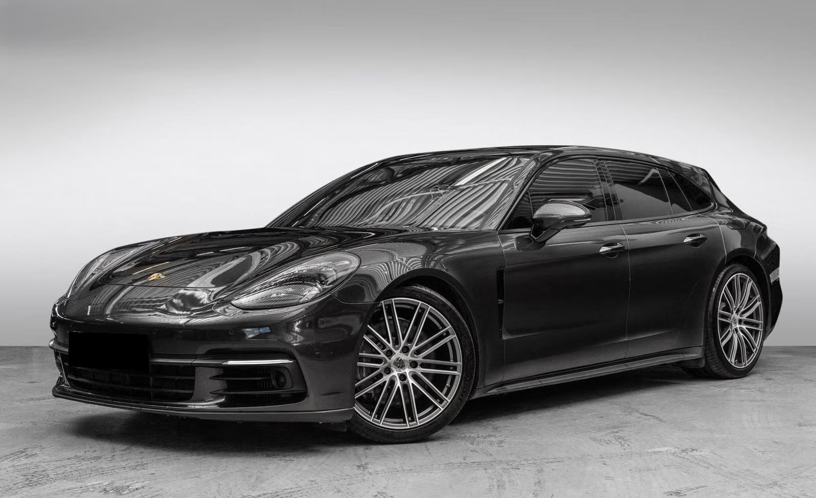 Porsche Panamera 4 E-Hybrid — Photo 1