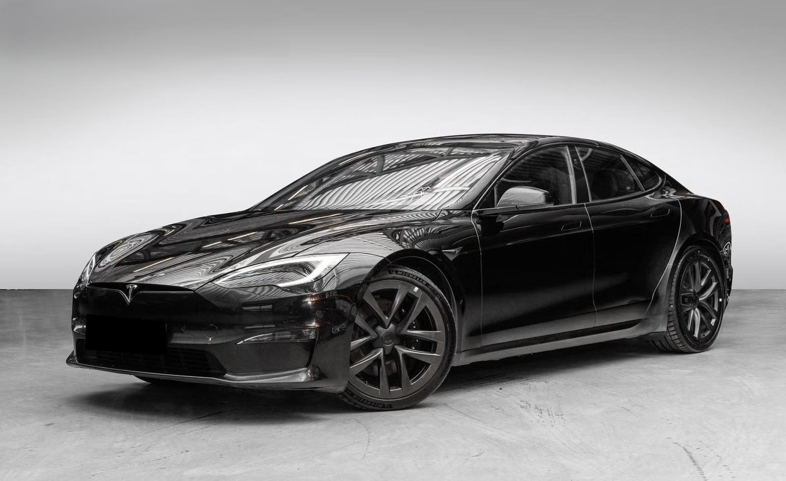 Tesla Model S Plaid — Photo 1