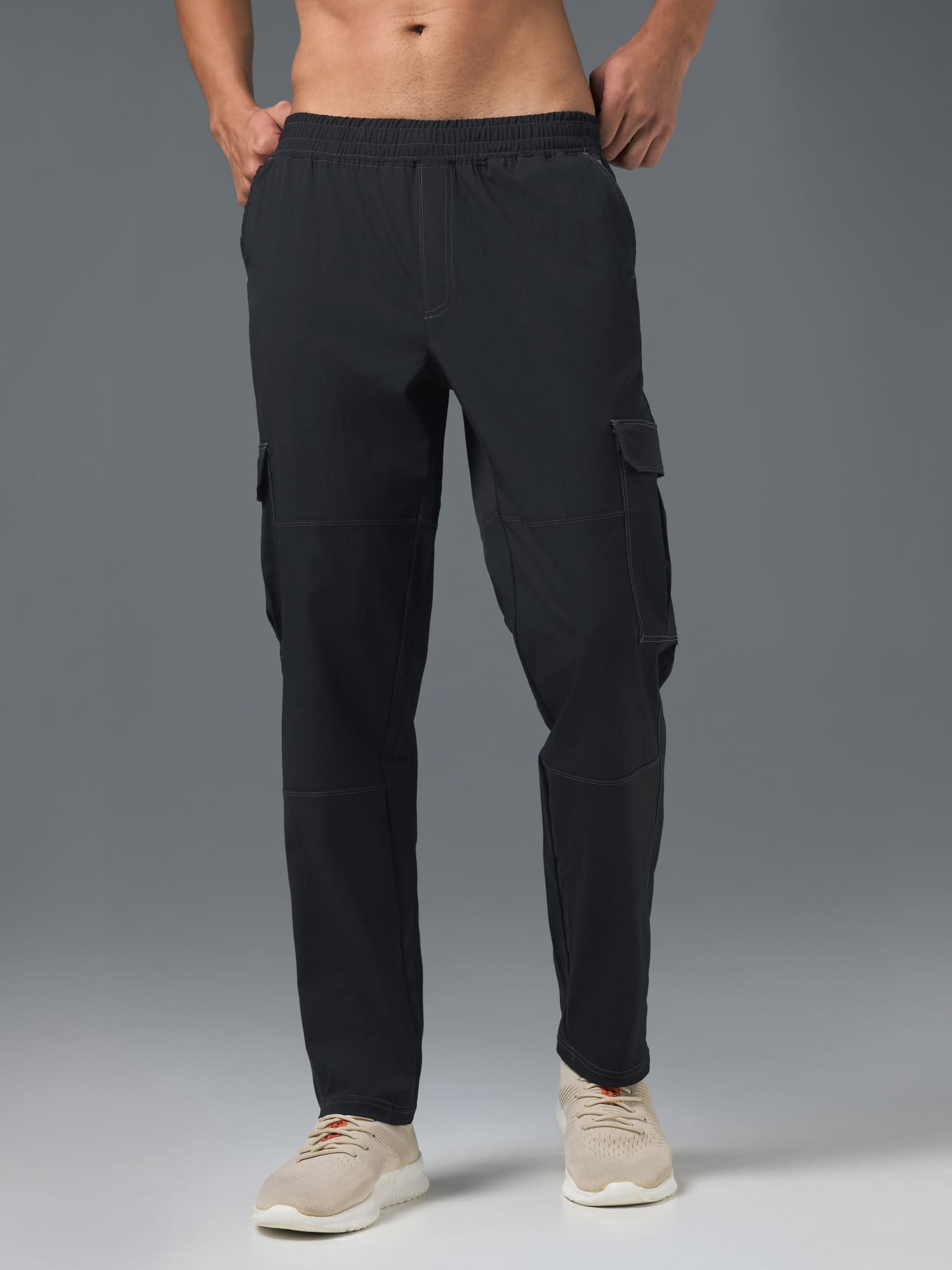 Straight Cargo Black
