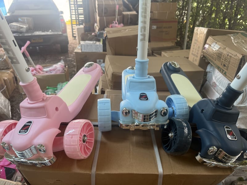 scooter infantil de 3 ruedas con diseño de automóvil clásico 2