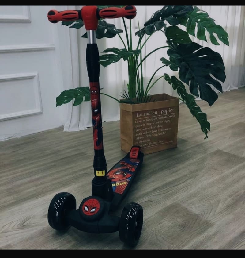 scooter infantil de 3 ruedas con diseño de Capitán América 1