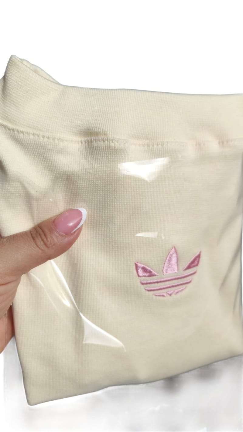 Crop Top Crema Bordado Color Rosa 3