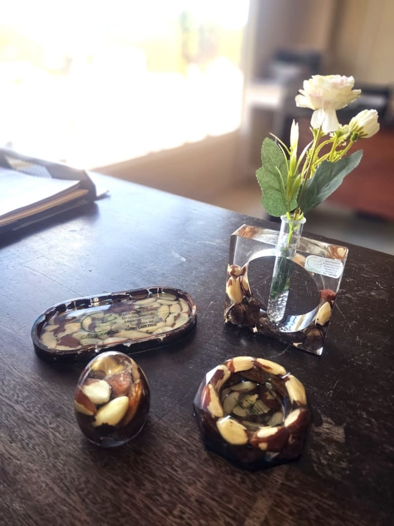 Florero de resina y almendra 2
