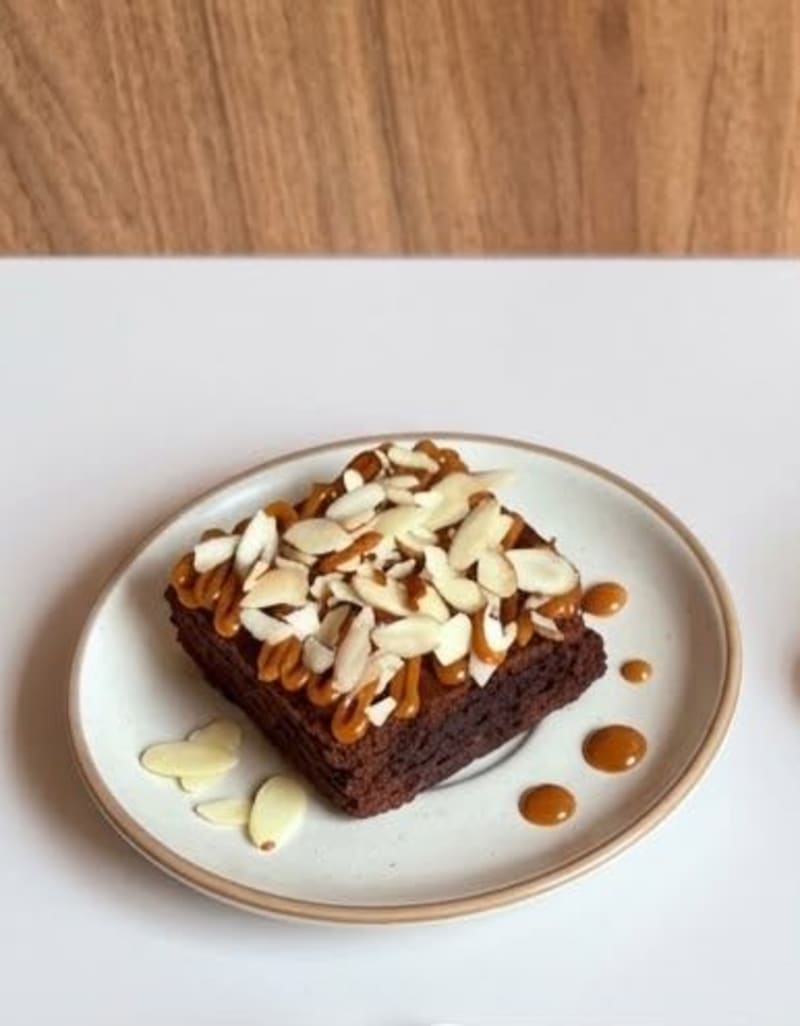 Brownie saludable con Arequipe sin Azúcar y Almendras 1