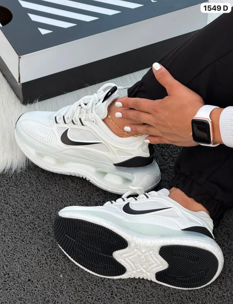 NIKE INITIATOR 1
