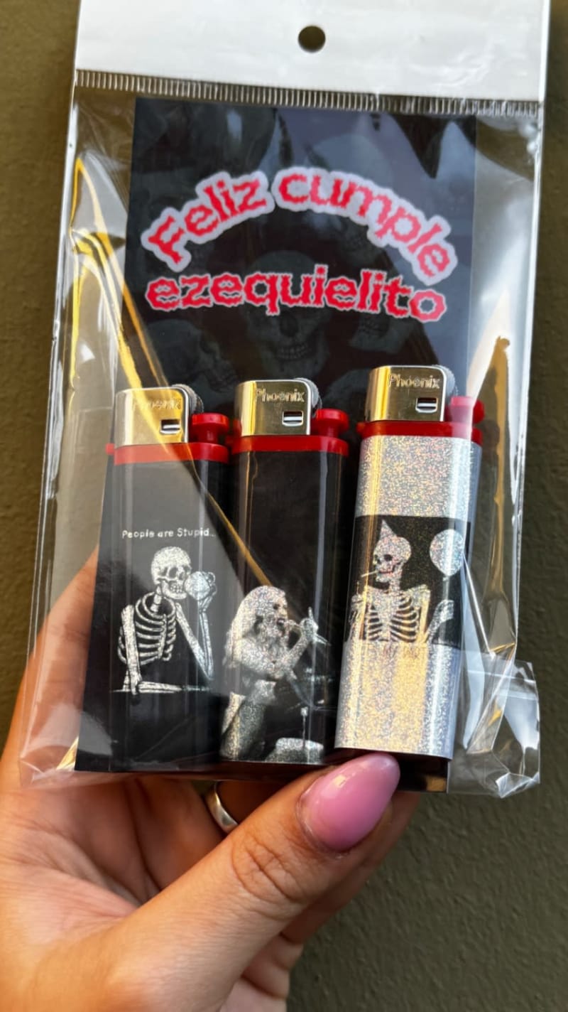 Pack 3 encendedores temáticos + trajeron personalizado 1
