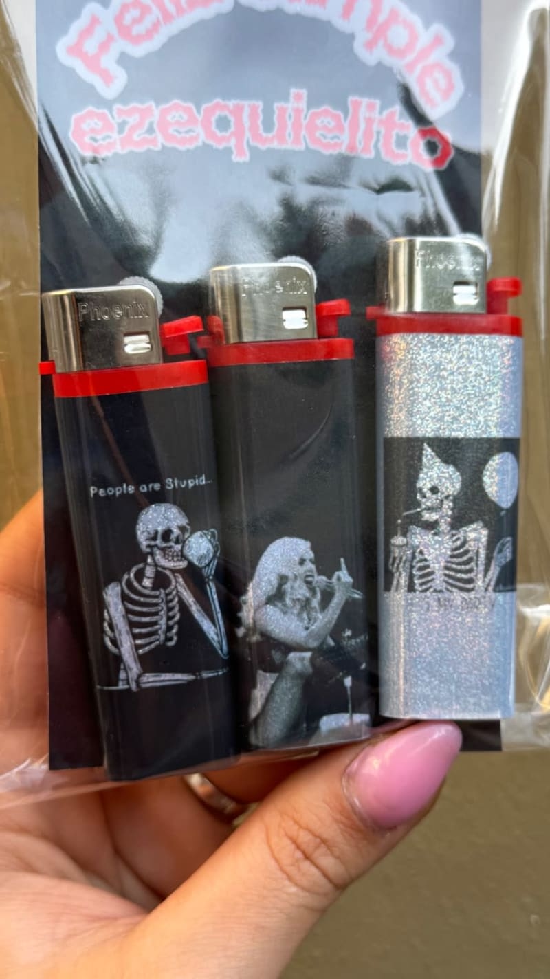 Pack 3 encendedores temáticos + trajeron personalizado 2