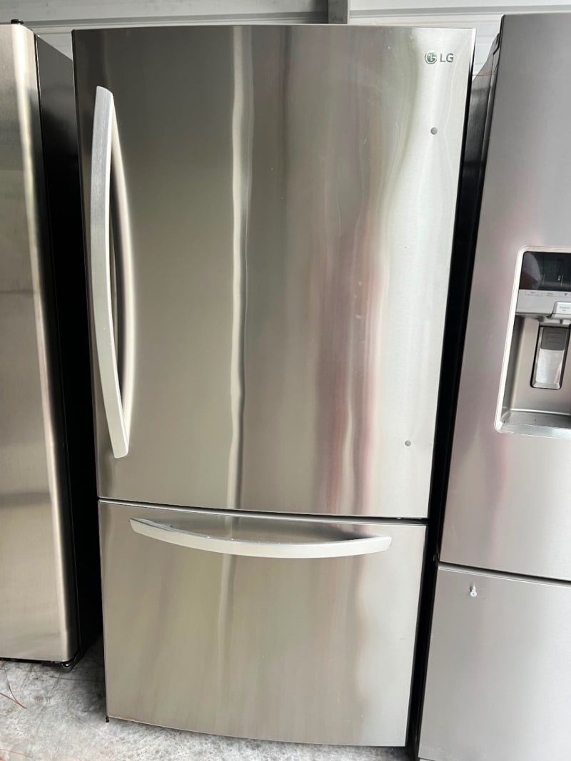 LG 33 “ Bottom Freezer, 25 Cuft, Delivery Available 1