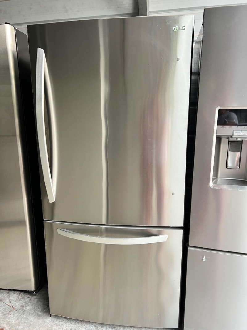 LG 33 “ Bottom Freezer, 25 Cuft, Delivery Available 2