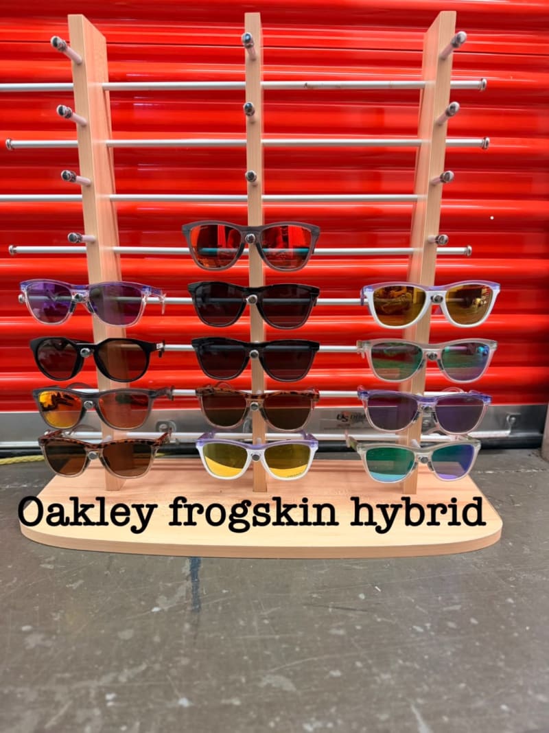 Oakleys 12