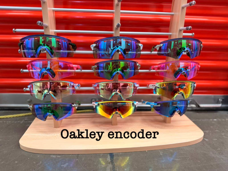 Oakleys 16