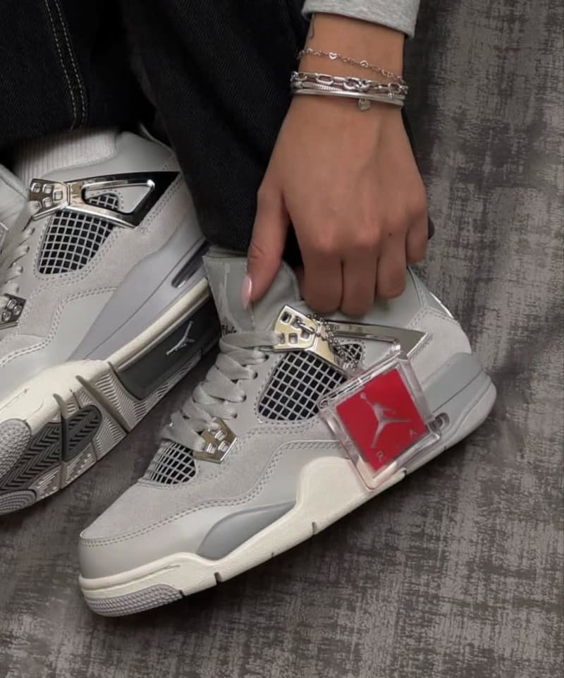Nike Air Jordan 4 Retro "Frozen Moments" 1