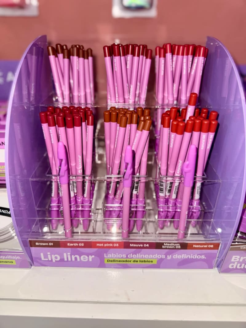 DELINEADOR DE LABIOS ANANDA 1