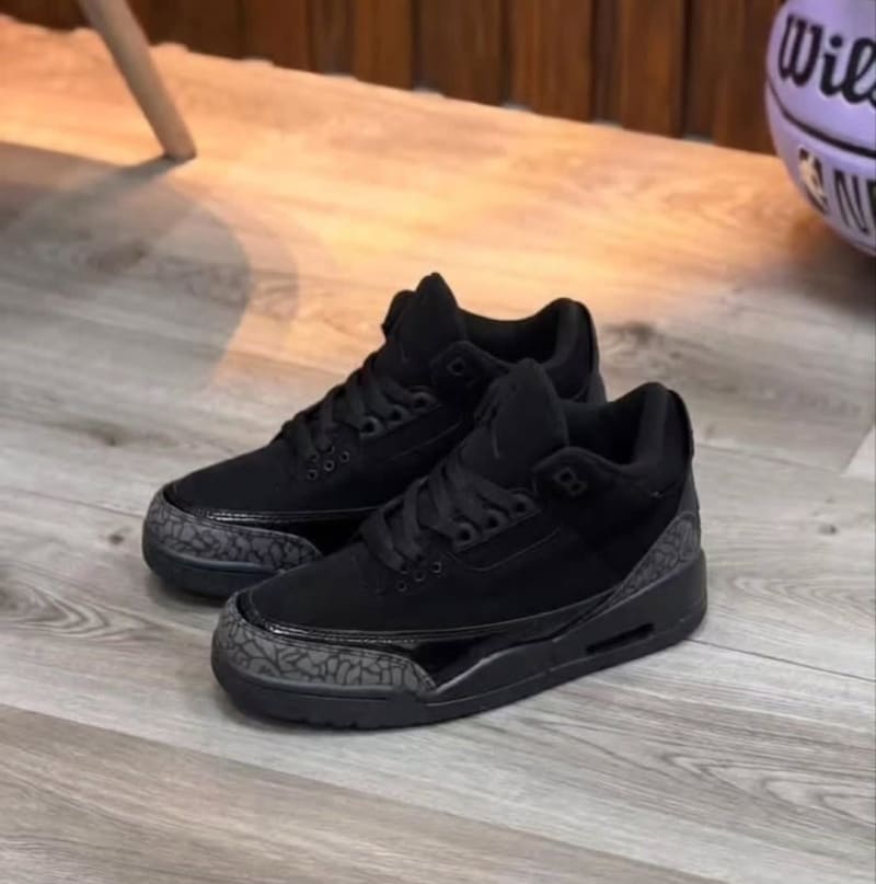 Air Jordan 3 Retro "Black Cat". 1